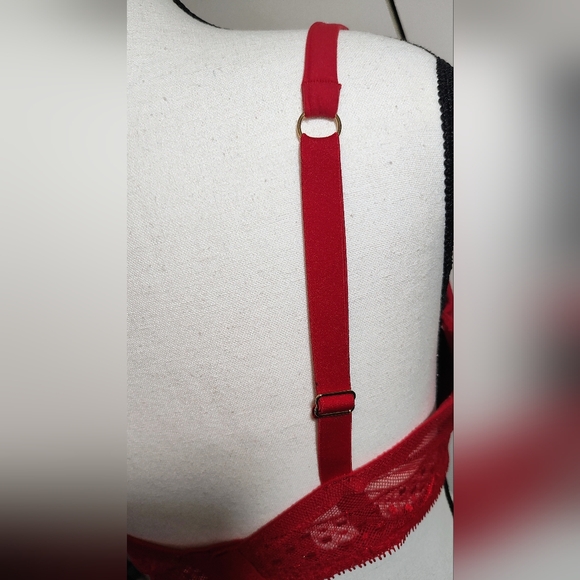 victoriabSecret Elegant Red Lace Bralette - Picture 12 of 16